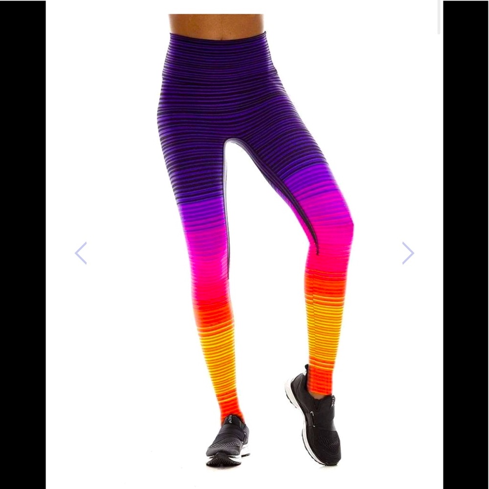 NWT K-deer 7/8 length tights size small